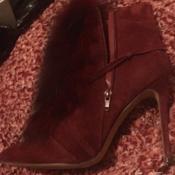 Wine red hills - Picture 3 of 3